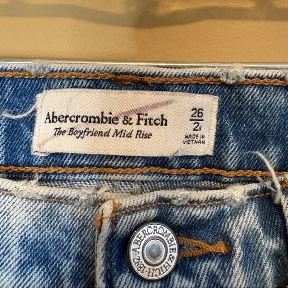 Abercrombie & Fitch The Boyfriend Mid Rise Jeans Size 26/2R grunge indie sleaze - Picture 3 of 5